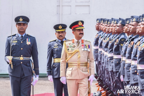 COMMANDER OF THE ARMY CALLS ON THE COMMANDER OF THE AIR FORCE