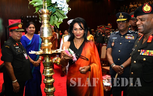 Commander attends first ever Army Women’s Corps Symposium