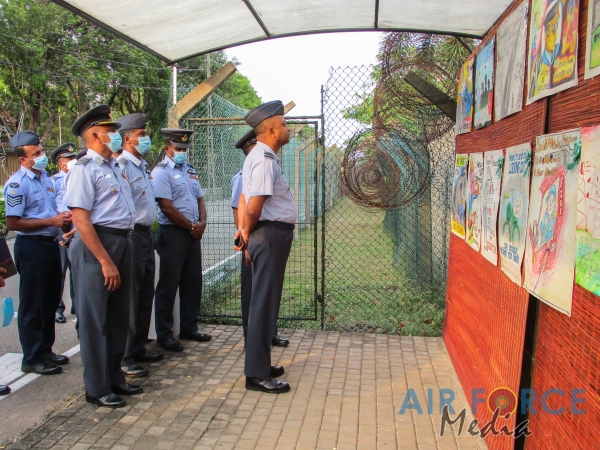 FLIGHT
SAFETY POSTER COMPETITION WINNERS RECEIVE AWARDS FROM THE COMMANDER