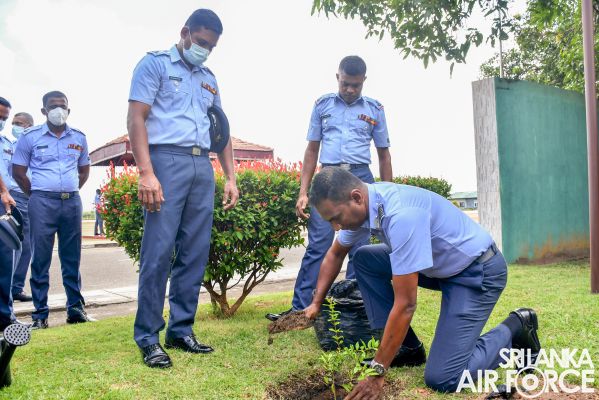 AERONAUTICAL ENGINEERING SUPPORT WING AT SLAF BASE RATMALANA
CELEBRATES 13TH ANNIVERSARY