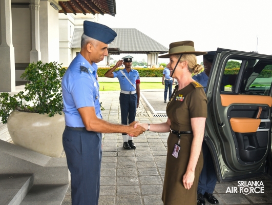 MEMBERS OF THE AUSTRALIAN DEFENCE AND STRATEGIC STUDIES COURSE
VISITS AIR FORCE HEADQUARTERS