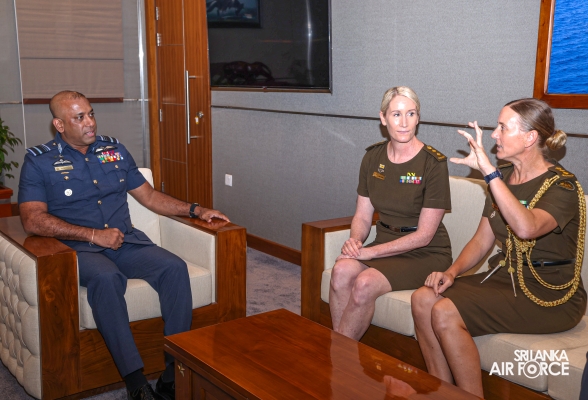 MEMBERS OF THE
AUSTRALIAN DEFENCE AND STRATEGIC STUDIES COURSE VISITS AIR FORCE
HEADQUARTERS