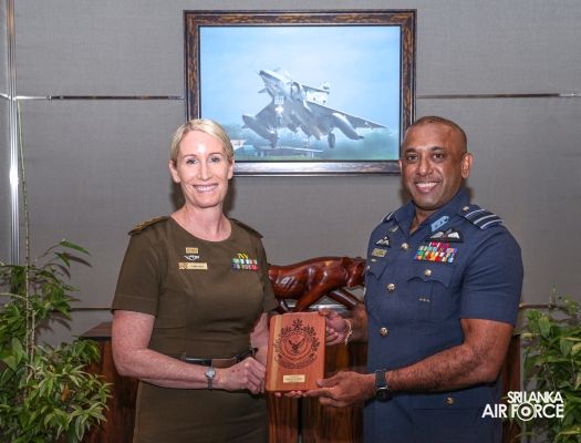 MEMBERS OF THE
AUSTRALIAN DEFENCE AND STRATEGIC STUDIES COURSE VISITS AIR FORCE
HEADQUARTERS