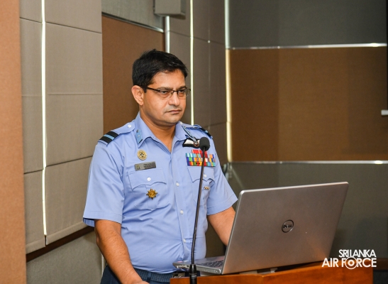 MEMBERS OF THE
AUSTRALIAN DEFENCE AND STRATEGIC STUDIES COURSE VISITS AIR FORCE
HEADQUARTERS