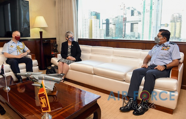 ACTING AUSTRALIAN HIGH COMMISSIONER CALLS ON THE COMMANDER
