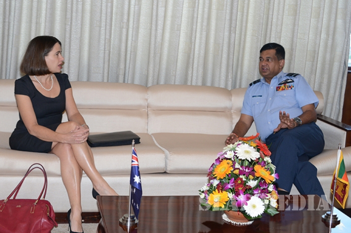 Australian High Commissioner Calls on Commander