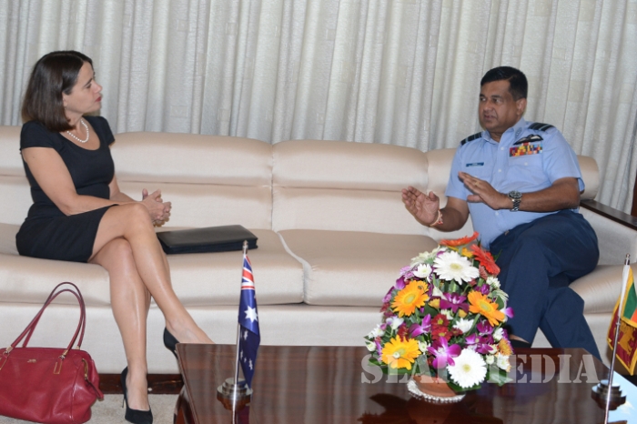 Australian High Commissioner Calls on Commander
