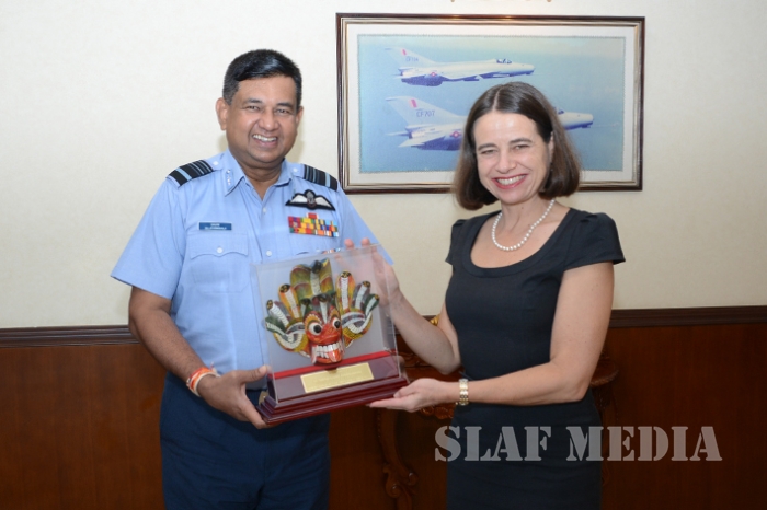 Australian High Commissioner Calls on Commander