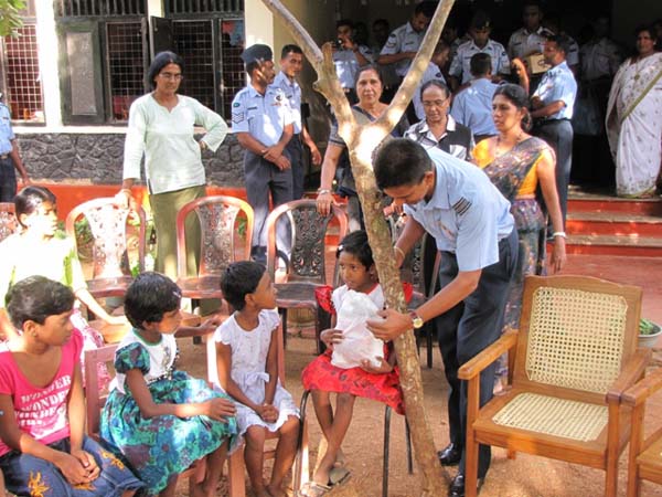 අංක 06 බලඝණය අවන්තිදේවී බාලිකා ළමා නිවාසයට අධාර කරයි අංක 06 බලඝණය අවන්තිදේවී බාලිකා ළමා නිවාසයට අධාර කරයි