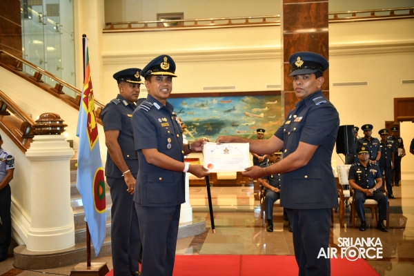AWARDING
CEREMONY OF AIR CREW QUALIFICATION INSIGNIA AND CERTIFICATES OF
COMMENDATION