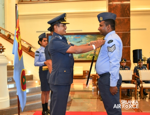 AWARDING
CEREMONY OF AIR CREW QUALIFICATION INSIGNIA AND CERTIFICATES OF
COMMENDATION