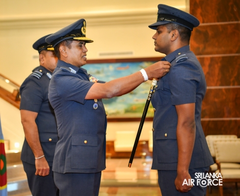AWARDING
CEREMONY OF AIR CREW QUALIFICATION INSIGNIA AND CERTIFICATES OF
COMMENDATION