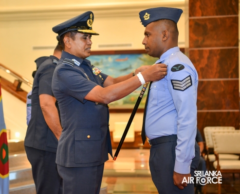 AWARDING
CEREMONY OF AIR CREW QUALIFICATION INSIGNIA AND CERTIFICATES OF
COMMENDATION