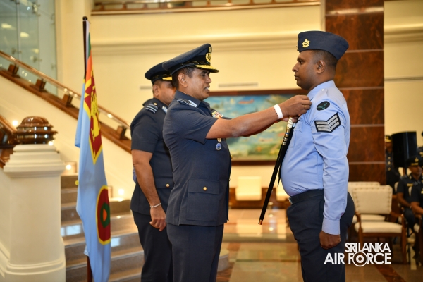 AWARDING
CEREMONY OF AIR CREW QUALIFICATION INSIGNIA AND CERTIFICATES OF
COMMENDATION