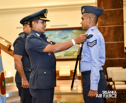 AWARDING
CEREMONY OF AIR CREW QUALIFICATION INSIGNIA AND CERTIFICATES OF
COMMENDATION
