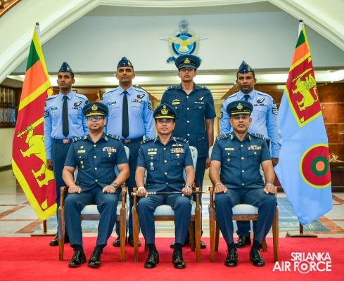 AWARDING
CEREMONY OF AIR CREW QUALIFICATION INSIGNIA AND CERTIFICATES OF
COMMENDATION