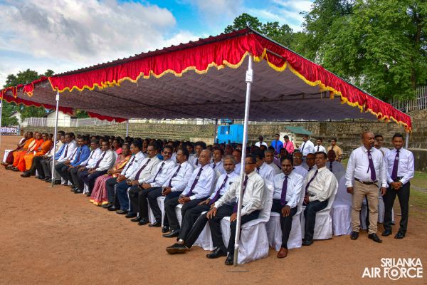 BANDARANAYAKE COLLEGE FELICITATES THE SLAF COMMANDER