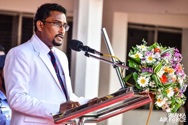 BANDARANAYAKE COLLEGE FELICITATES THE SLAF COMMANDER