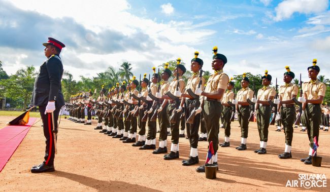 BANDARANAYAKE COLLEGE FELICITATES THE SLAF COMMANDER