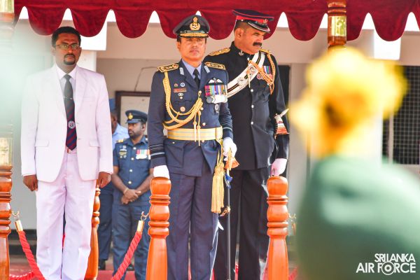 BANDARANAYAKE COLLEGE FELICITATES THE SLAF COMMANDER