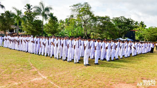 BANDARANAYAKE COLLEGE FELICITATES THE SLAF COMMANDER