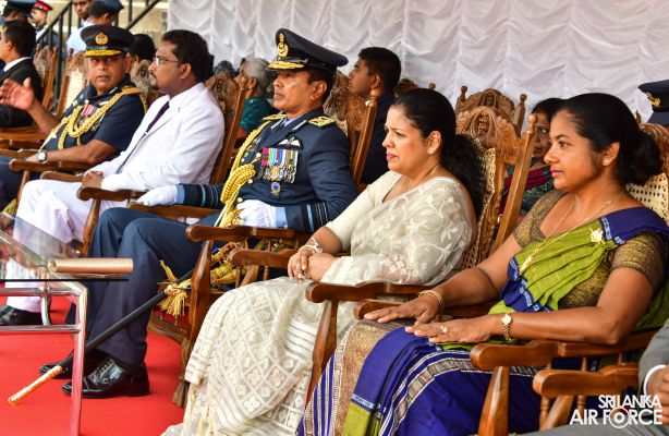 BANDARANAYAKE COLLEGE FELICITATES THE SLAF COMMANDER