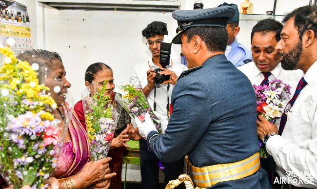 BANDARANAYAKE COLLEGE FELICITATES THE SLAF COMMANDER