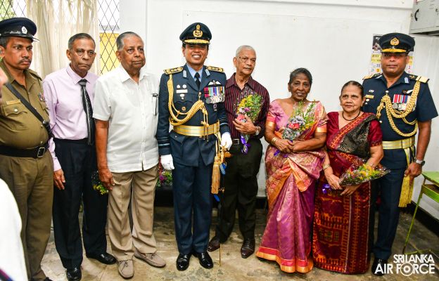 BANDARANAYAKE COLLEGE FELICITATES THE SLAF COMMANDER