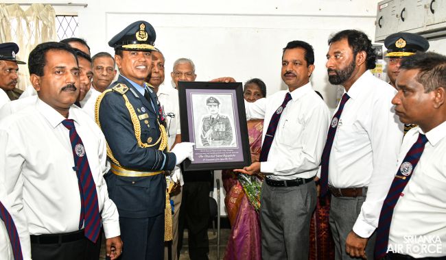 BANDARANAYAKE COLLEGE FELICITATES THE SLAF COMMANDER