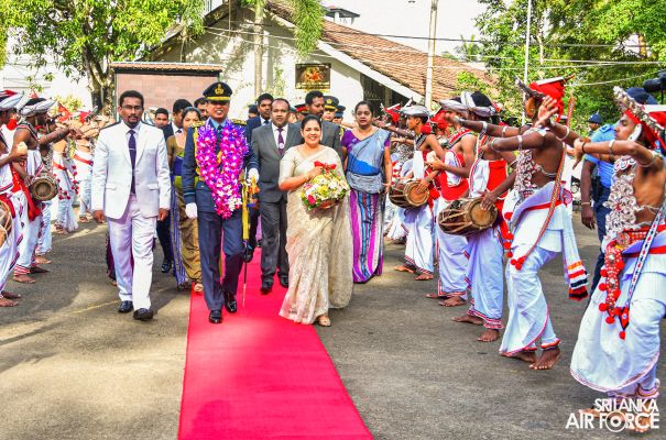 BANDARANAYAKE COLLEGE FELICITATES THE SLAF COMMANDER