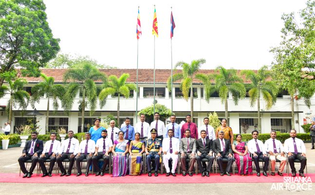 BANDARANAYAKE COLLEGE FELICITATES THE SLAF COMMANDER