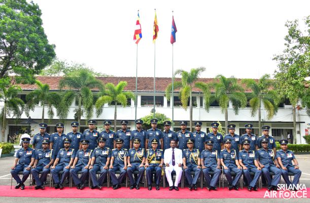 BANDARANAYAKE COLLEGE FELICITATES THE SLAF COMMANDER