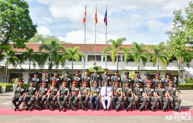 BANDARANAYAKE COLLEGE FELICITATES THE SLAF COMMANDER