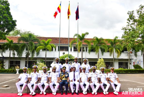 BANDARANAYAKE COLLEGE FELICITATES THE SLAF COMMANDER