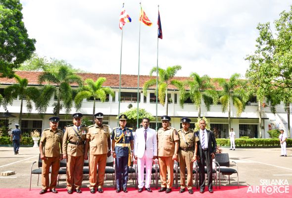 BANDARANAYAKE COLLEGE FELICITATES THE SLAF COMMANDER