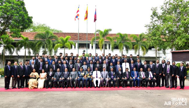 BANDARANAYAKE COLLEGE FELICITATES THE SLAF COMMANDER