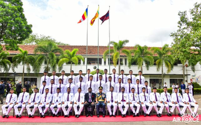 BANDARANAYAKE COLLEGE FELICITATES THE SLAF COMMANDER
