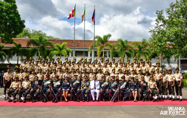 BANDARANAYAKE COLLEGE FELICITATES THE SLAF COMMANDER