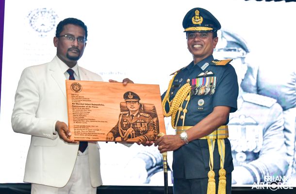 BANDARANAYAKE COLLEGE FELICITATES THE SLAF COMMANDER