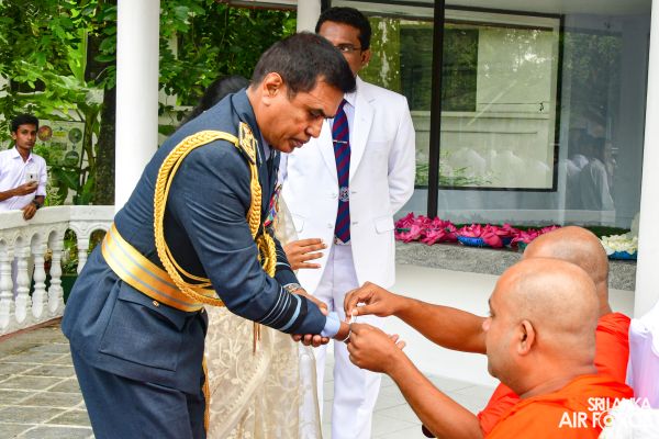BANDARANAYAKE COLLEGE FELICITATES THE SLAF COMMANDER