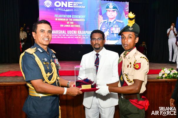 BANDARANAYAKE COLLEGE FELICITATES THE SLAF COMMANDER