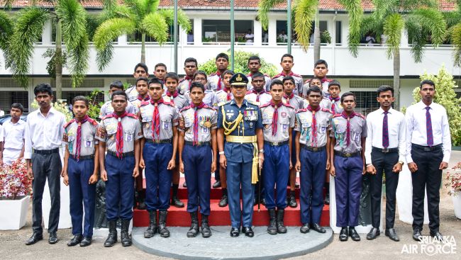 BANDARANAYAKE COLLEGE FELICITATES THE SLAF COMMANDER