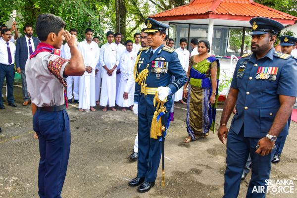 BANDARANAYAKE COLLEGE FELICITATES THE SLAF COMMANDER