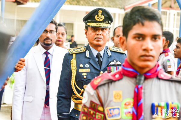 BANDARANAYAKE COLLEGE FELICITATES THE SLAF COMMANDER