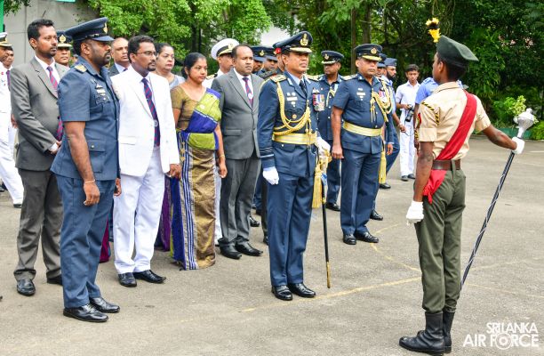 BANDARANAYAKE COLLEGE FELICITATES THE SLAF COMMANDER