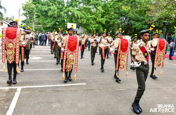 BANDARANAYAKE COLLEGE FELICITATES THE SLAF COMMANDER