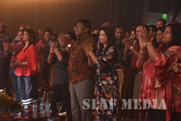 “Bathiya and Santhush Live in Concert” with Umariya