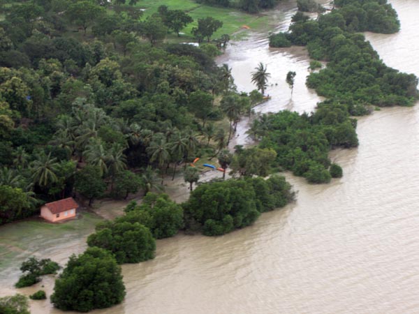 46 Rescued by SLAF Choppers from Batti Floods