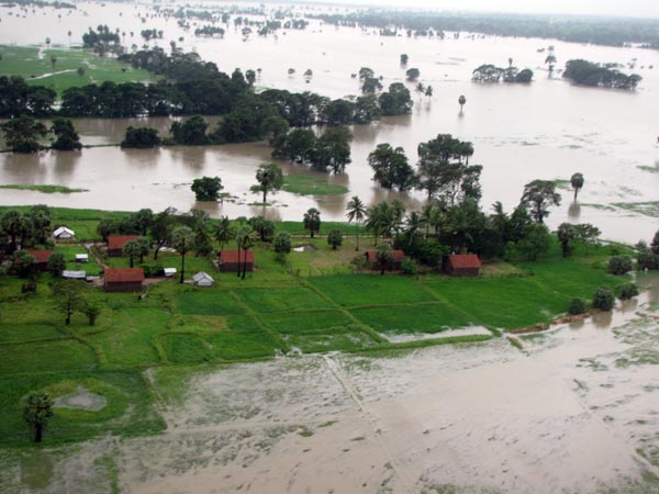 46 Rescued by SLAF Choppers from Batti Floods