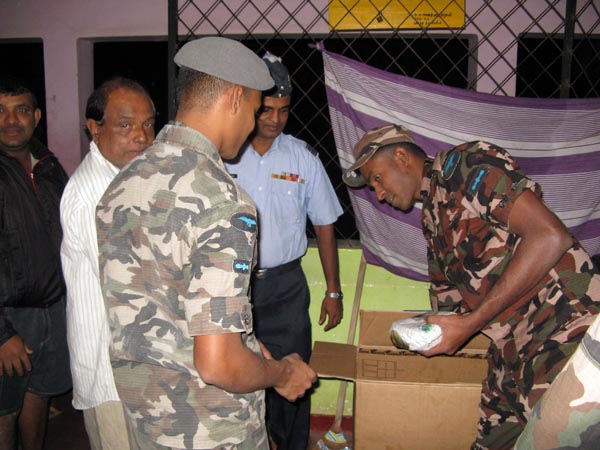 SLAF Hingurakgoda Help People Affected by Floods